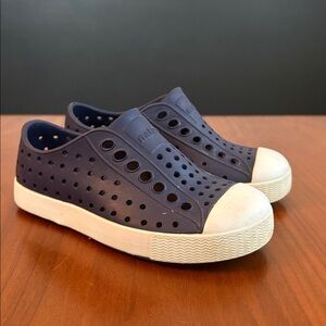 Native Jefferson Navy Slip on Shoes, size 8